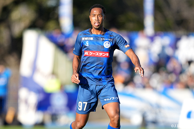 鷹啄は昨季水戸に加入し、明治安田Ｊ２リーグで30試合・1得点の成績でした