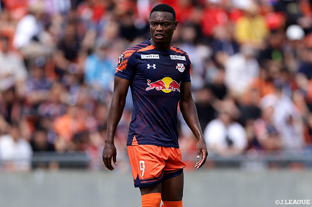 ファビアン ゴンザレスは2024年より大宮に在籍し、昨季の明治安田Ｊ２リーグで25試合・4得点の成績でした