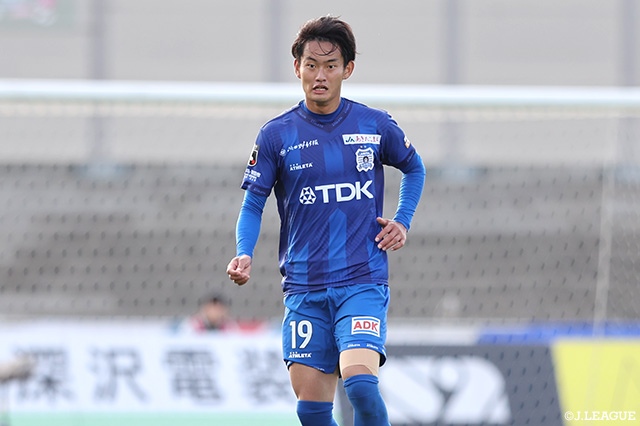 尾崎は昨季、秋田に育成型期限付き移籍し、明治安田Ｊ２リーグで13試合・0得点の成績でした