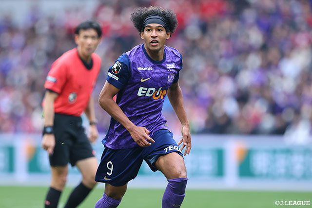 開幕2連勝で首位の広島は、前節同点ゴールをマークし、火曜日に行われたACLEでも結果を出したジャーメイン 良に今節もかかる期待は大きい