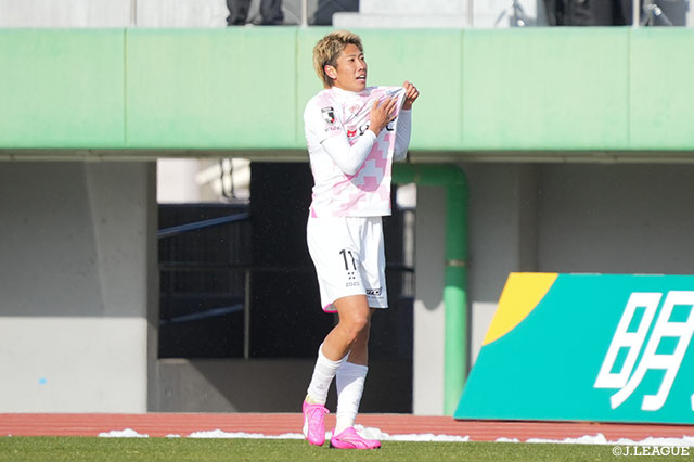 首位の宮崎は、昨季のＪ３得点王の橋本 啓吾を怪我で欠きながらも、新戦力の土信田 悠生がその穴を埋める活躍を披露。開幕4連勝を達成した