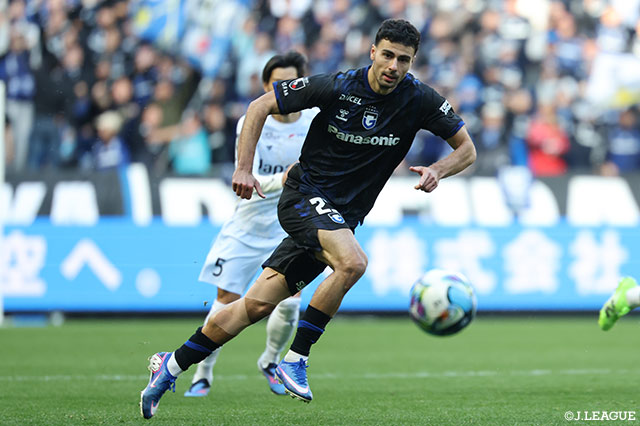 首位に浮上したG大阪は、3戦連発中のデニス ヒュメットがこの試合でも重要な役割を担うだろう