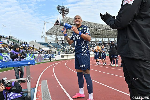 徳島は3連勝を達成し、首位の座を堅持した