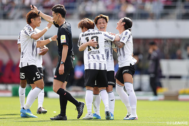 大勝の神戸が3連勝で首位堅持！川崎Ｆは浦和との撃ち合いを制す【サマリー：明治安田Ｊ１百年構想リーグ 第9節】