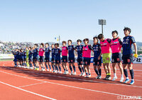 2-1と逆転勝利を収めた甲府は勝点を20に伸ばし、暫定ながら首位のいわきに並んだ