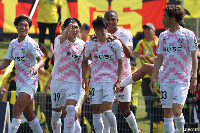 宮崎は5連勝を達成し、2位との勝点差を11に拡大した