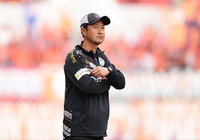 藪田監督は昨季途中より指揮を執り、今季の明治安田J2・J3百年構想リーグで6勝(3PK勝)12敗(5PK敗)の成績でした