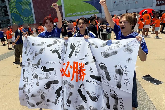 日本代表の初戦・オランダ戦を現地アメリカのダラススタジアムでTravis Japanメンバーが全力応援！