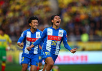 【２０１４Ｊ１昇格プレーオフ　決勝　千葉vs山形】貴重な先制点を挙げ喜びを爆発させる山崎（山形）（1/6）