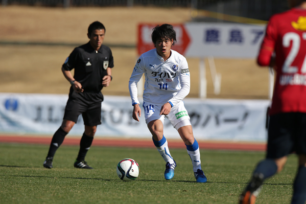 【ＪＳＮＹＣ２０１５ 鹿島vs大分】鹿島vs大分 ボールをキープする松本（５／６）