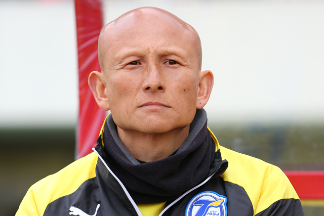 【ＪＳＮＹＣ２０１５ 大分vs福岡】大分の指揮をとる田坂監督（３／９）