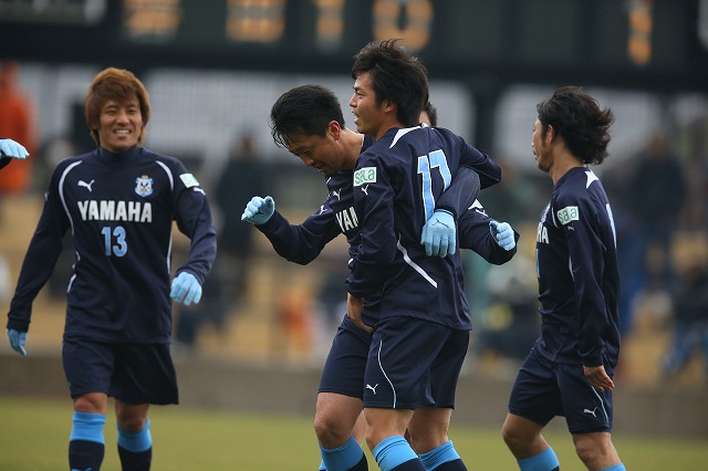 【ＪＳＮＹＣ２０１５ 清水vs磐田】勝ち越しゴールを奪い喜ぶ磐田の選手たち（１０／１０）