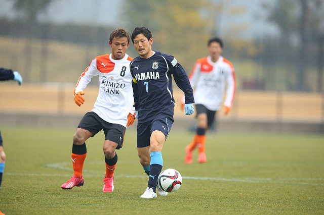 【ＪＳＮＹＣ２０１５ 清水vs磐田】キャプテンマークを巻く上田（磐田）（５／１0）