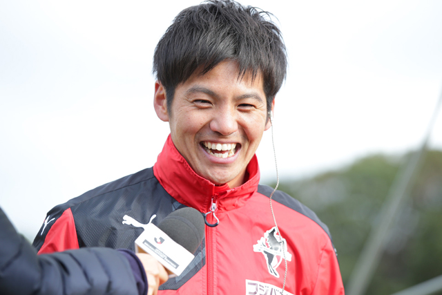 【ＪＳＮＹＣ２０１５ 浦和vs熊本】笑顔を見せる片山（熊本）（１０／１２）