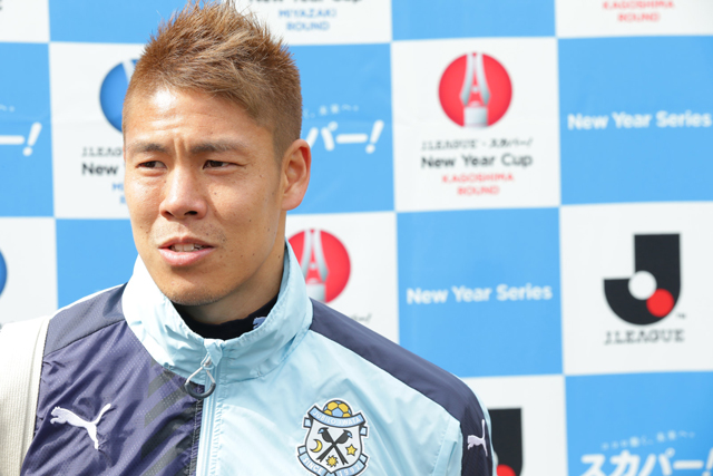 【ＪＳＮＹＣ２０１５ 浦和vs磐田】インタビューを受ける伊野波（磐田）（１１／１１）