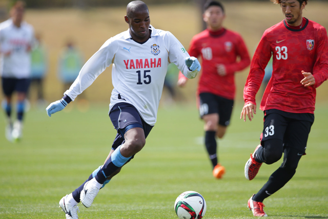 【ＪＳＮＹＣ２０１５ 浦和vs磐田】アダイウトン（磐田）と橋本（浦和）（４／１１）