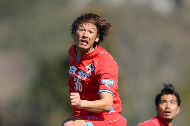 【ＪＳＮＹＣ２０１５ 磐田vs熊本】途中出場、巻（熊本）のヘディング（７／１２）