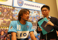 【２０１５Ｊリーグプレスカンファレンス】取材を受ける寺田（横浜ＦＣ）（２０／２１）