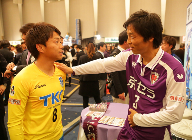 【２０１５Ｊリーグプレスカンファレンス】談笑する廣瀬（栃木）と山口（京都）（１７／２１）