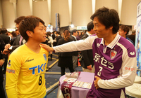 【２０１５Ｊリーグプレスカンファレンス】談笑する廣瀬（栃木）と山口（京都）（１７／２１）