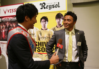 【２０１５Ｊリーグプレスカンファレンス】笑顔でインタビューを受ける吉田監督（柏）（１０／２１）