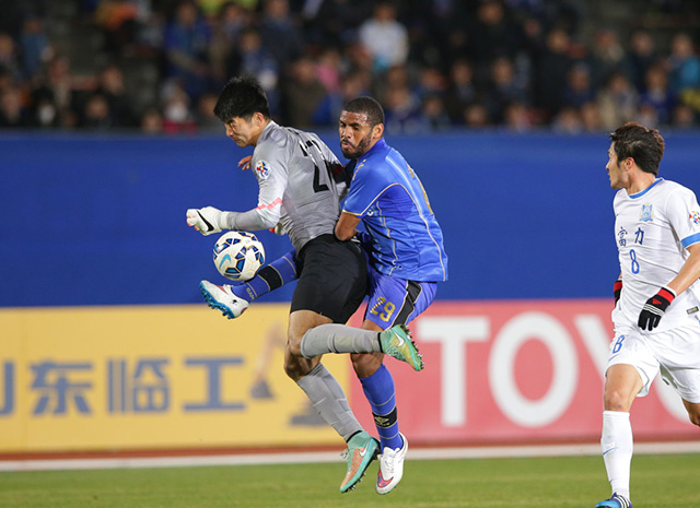【ＡＣＬ２０１５ GS MD1 Ｇ大阪vs広州富力】ゴールに迫るパトリック（6/10）