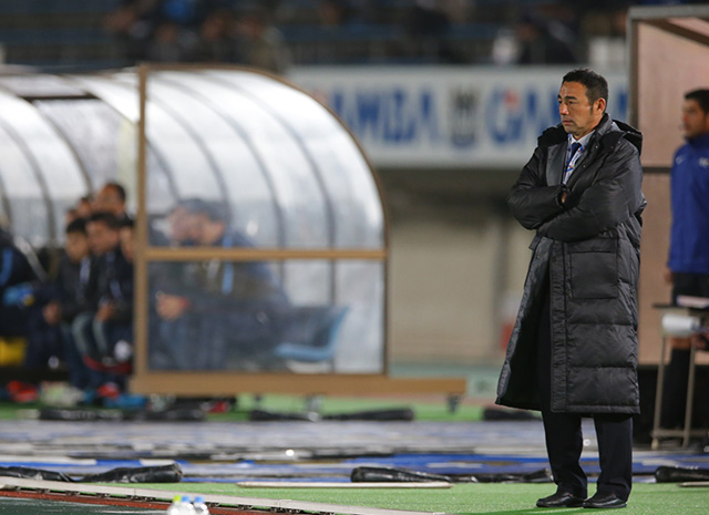 【ＡＣＬ２０１５ GS MD1 Ｇ大阪vs広州富力】戦況を見つめる長谷川監督（5/10）