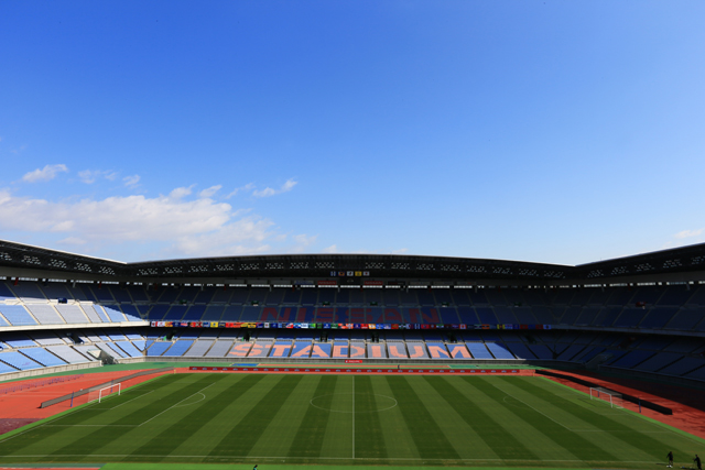 【ＦＸＳＣ２０１５ Ｇ大阪 前日練習】日産スタジアムのピッチで、Ｇ大阪と浦和の前日練習が行われる（２２／２３）