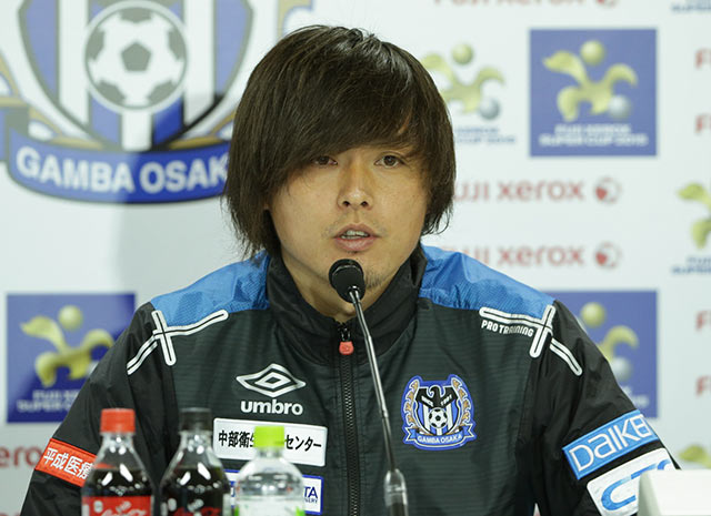 【ＦＸＳＣ２０１５ 公式記者会見】全力で勝ちにいくと意気込みを語った遠藤保仁選手（４／１０）