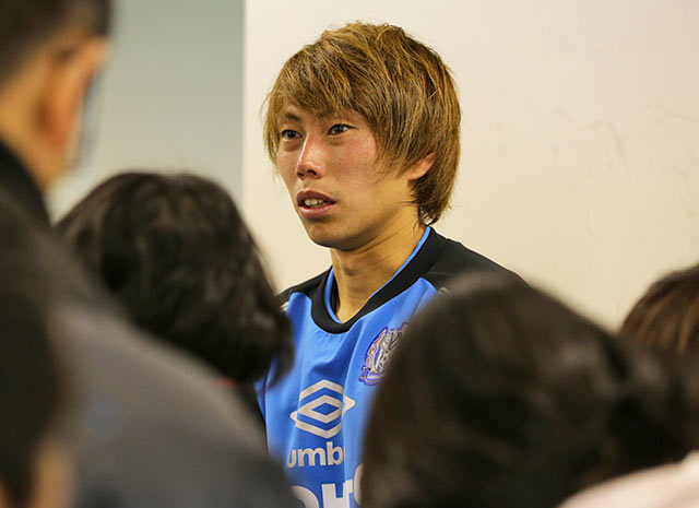 【ＦＸＳＣ２０１５ Ｇ大阪 前日練習】練習後の取材に応じる東口順昭選手（４／２３）