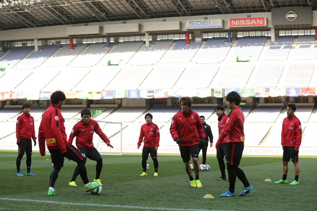 【ＦＸＳＣ２０１５ 浦和 前日練習】パス回しで感触を確かめる浦和の選手たち（１１／１９）