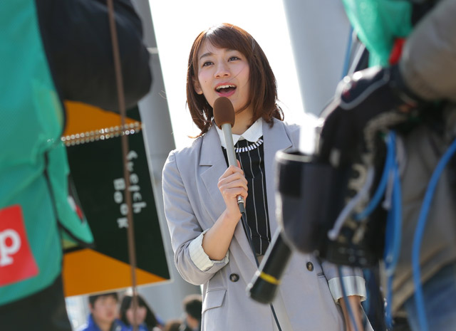 【ＦＸＳＣ２０１５ Ｇ大阪vs浦和　試合前】スタジアムの様子を伝えるＪリーグ女子マネージャー佐藤美希さん（１９／２３）