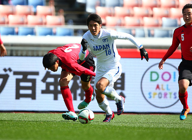 【ＦＸＳＣ２０１５ ネクストジェネレーションマッチ】ドリブル突破する一美（日本高校サッカー選抜）（９／１３）