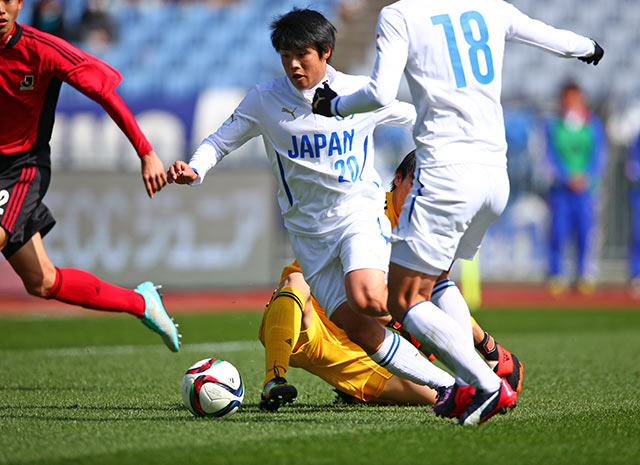 【ＦＸＳＣ２０１５ ネクストジェネレーションマッチ】相手ゴールに迫る岩崎（日本高校サッカー選抜）（７／１３）