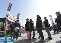 【ＦＸＳＣ２０１５ スタジアムグルメ】販売ブースに行列をなすファン・サポーター（２／４）