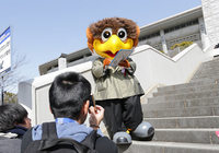 【ＦＸＳＣ２０１５　マスコットの活動】ファン・サポーターと触れ合うベガッ太（仙台）（１２／１６）