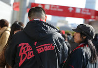 【ＦＸＳＣ２０１５ Ｇ大阪vs浦和　試合前】開門を待つ浦和のファン・サポーター（２０／２３）