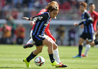 【ＦＸＳＣ２０１５ Ｇ大阪vs浦和】ボールキープする倉田（G大阪）（２１／３０）