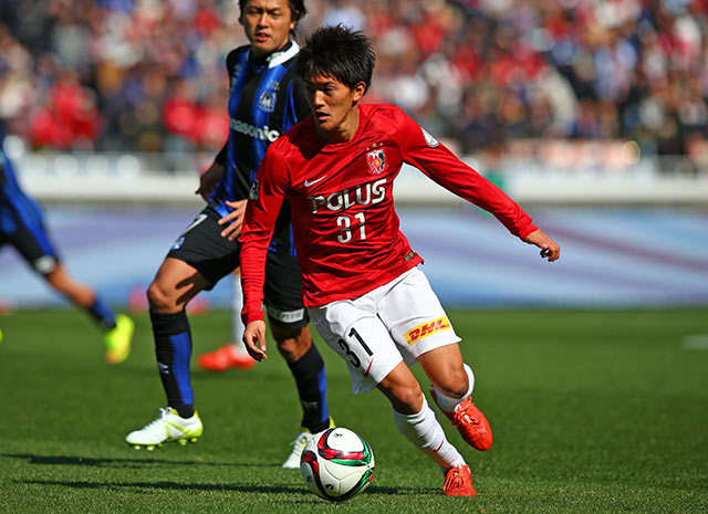 【ＦＸＳＣ２０１５ Ｇ大阪vs浦和】ボールをキープする高木（浦和）（２３／３０）