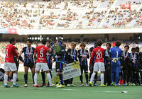 【ＦＸＳＣ２０１５ Ｇ大阪vs浦和】激闘を終え、互いの健闘を称えあう両チーム（３／３０）