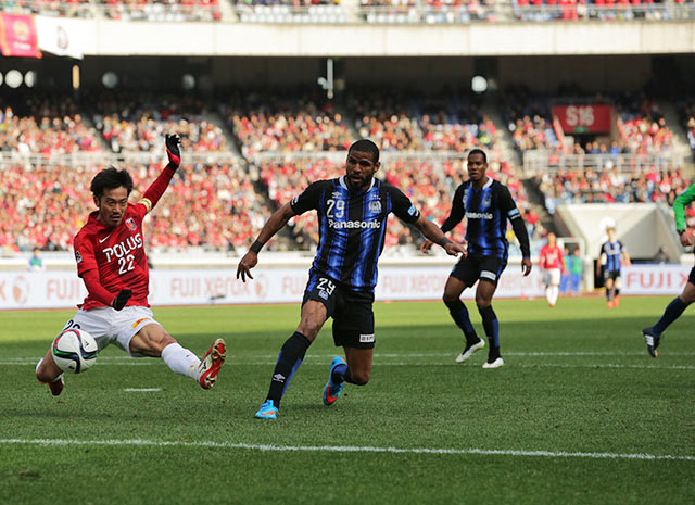 【ＦＸＳＣ２０１５ Ｇ大阪vs浦和】パトリック（G大阪）が自らのシュートのこぼれ球を押し込んで追加点（６／３０）