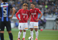 【ＦＸＳＣ２０１５ Ｇ大阪vs浦和】FKの際に言葉を交わす浦和の柏木と槙野（７／３０）