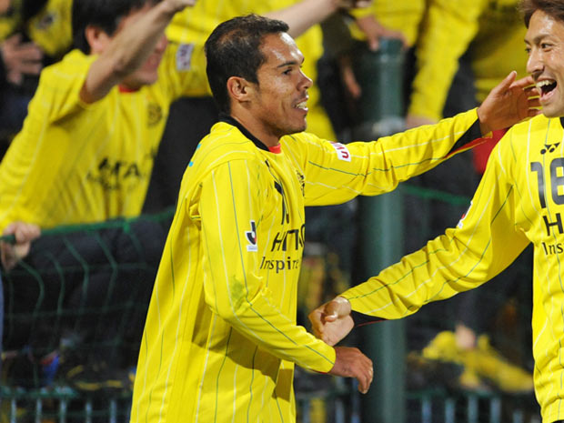 【２０１１シーズン開幕戦プレイバック 柏vs清水】試合を締めくくる3点目を決めたレアンドロ　ドミンゲス（柏）（７／９）