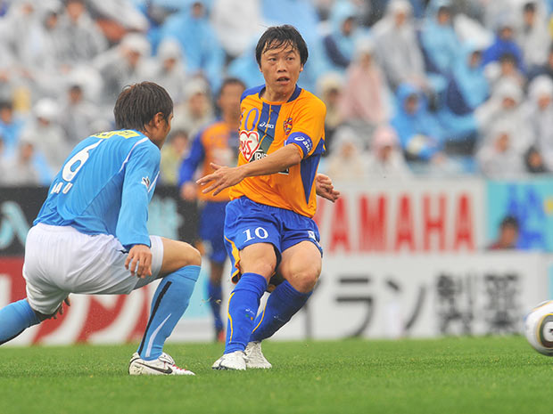 【２０１０シーズン開幕戦プレイバック 磐田vs仙台】開始直後の1分に梁が決めた一撃で雨中の一戦を制した仙台（１／９）