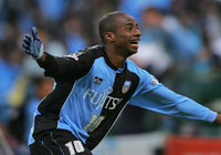 【２００５シーズン開幕戦プレイバック 柏vs川崎Ｆ】土壇場の89分に同点ゴールを決めたジュニーニョ（川崎Ｆ）（９／９）