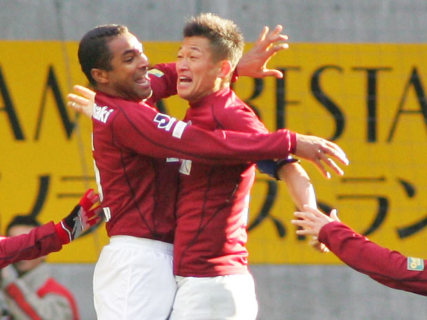 【２００５シーズン開幕戦プレイバック 神戸vsＣ大阪】68分にヘディングで勝越し点を決めた三浦（神戸）（８／９）