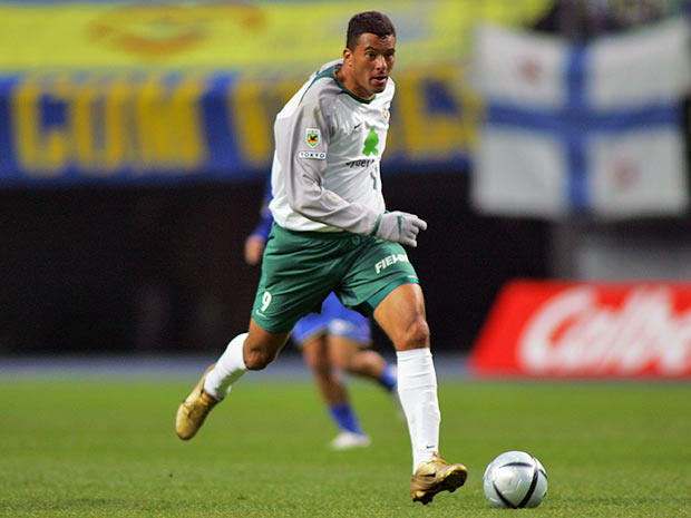 【２００５シーズン開幕戦プレイバック 大分vs東京Ｖ】41分に決勝点となる2点目を奪ったワシントン（東京Ｖ）（６／９）