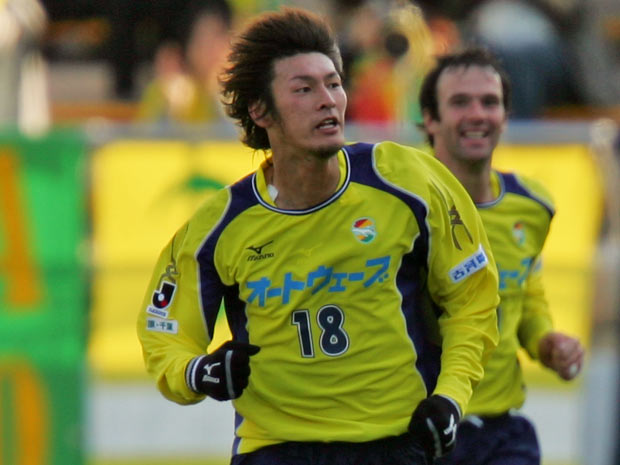 【２００５シーズン開幕戦プレイバック 名古屋vs千葉】89分に起死回生の同点弾を決めた巻（千葉）（２／９）