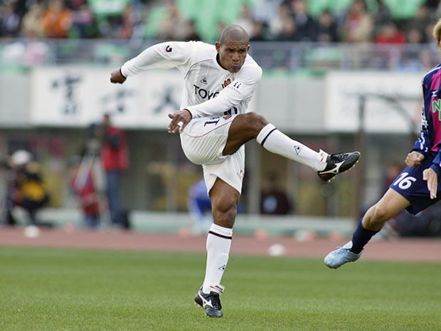 【２００４シーズン開幕戦プレイバック Ｃ大阪vs名古屋】62分に殊勲の逆転ゴールを決めたウェズレイ（名古屋）（６／８）