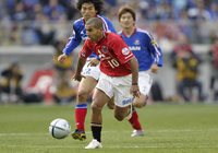 【２００４シーズン開幕戦プレイバック 横浜ＦＭvs浦和】58分のエメルソンのゴールで同点に追いついた浦和（１／８）